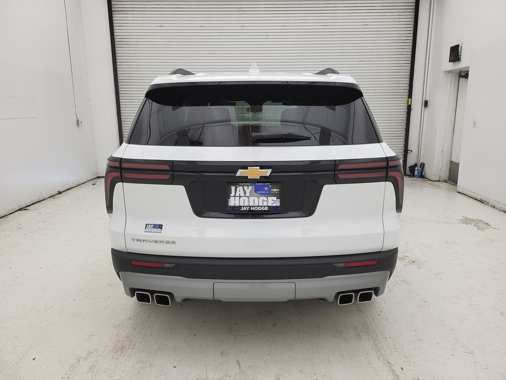 2025 Chevrolet Traverse photo 14