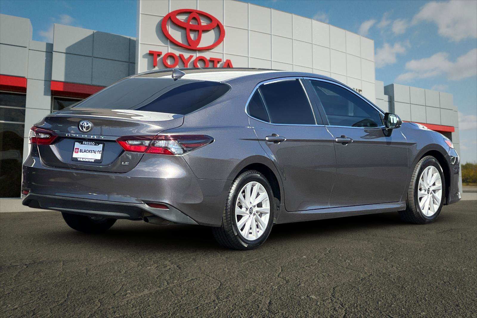 2022 Toyota Camry LE photo 3