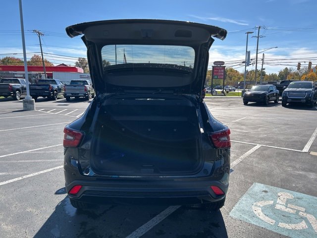 2026 Chevrolet Trax LS photo 2