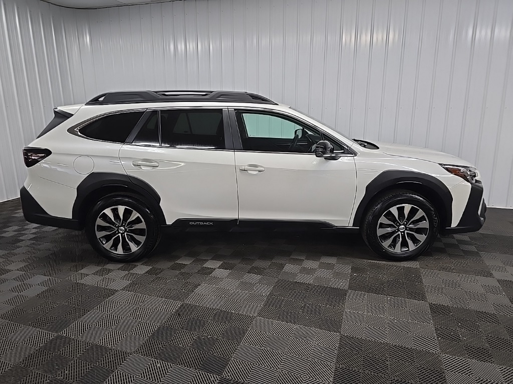 2025 Subaru Outback Limited photo 2