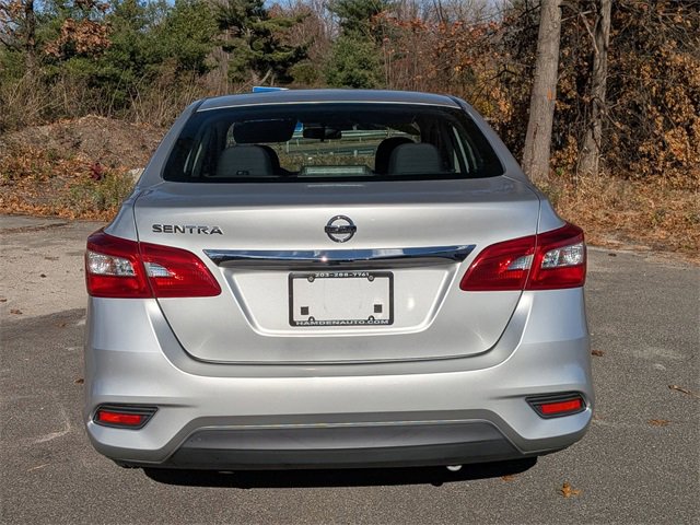 2016 Nissan Sentra S photo 4