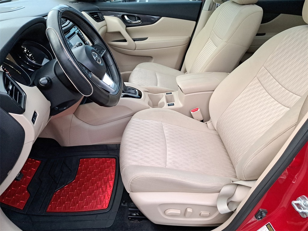 2017 Nissan Rogue SV photo 18