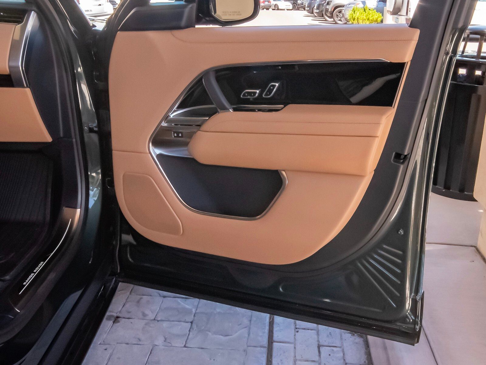 2025 Land Rover Range Rover SE photo 40