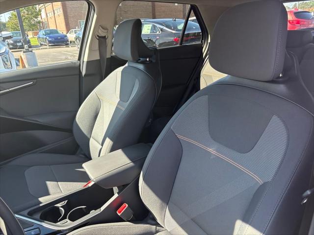 2025 Kia Niro LX photo 3