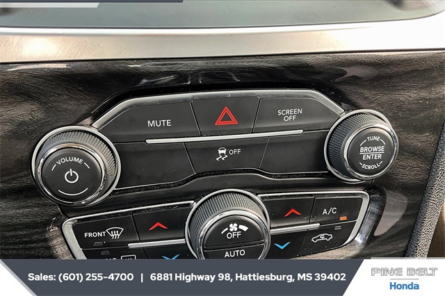 2022 Chrysler 300 Touring photo 20