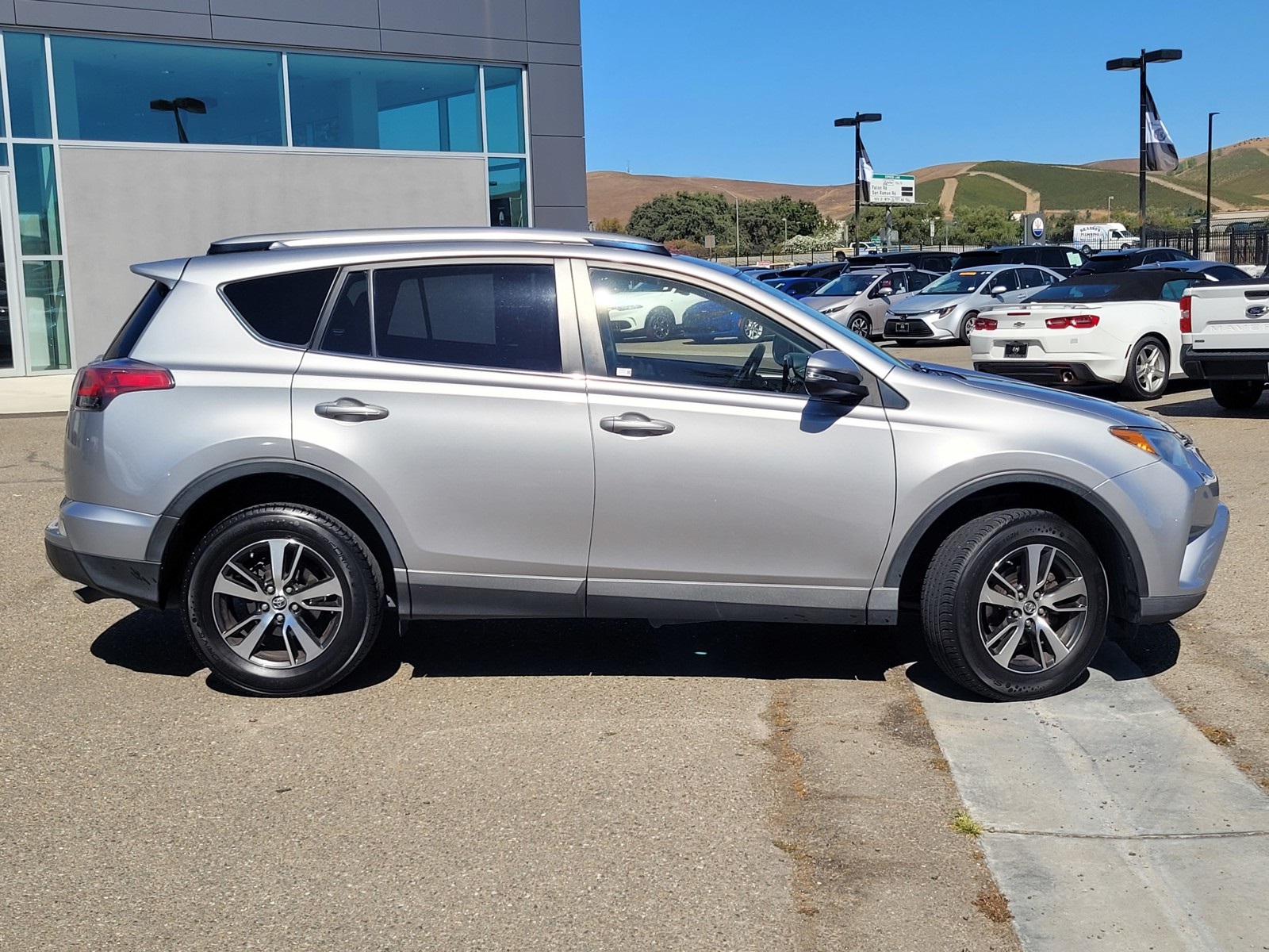 2018 Toyota RAV4 XLE photo 3