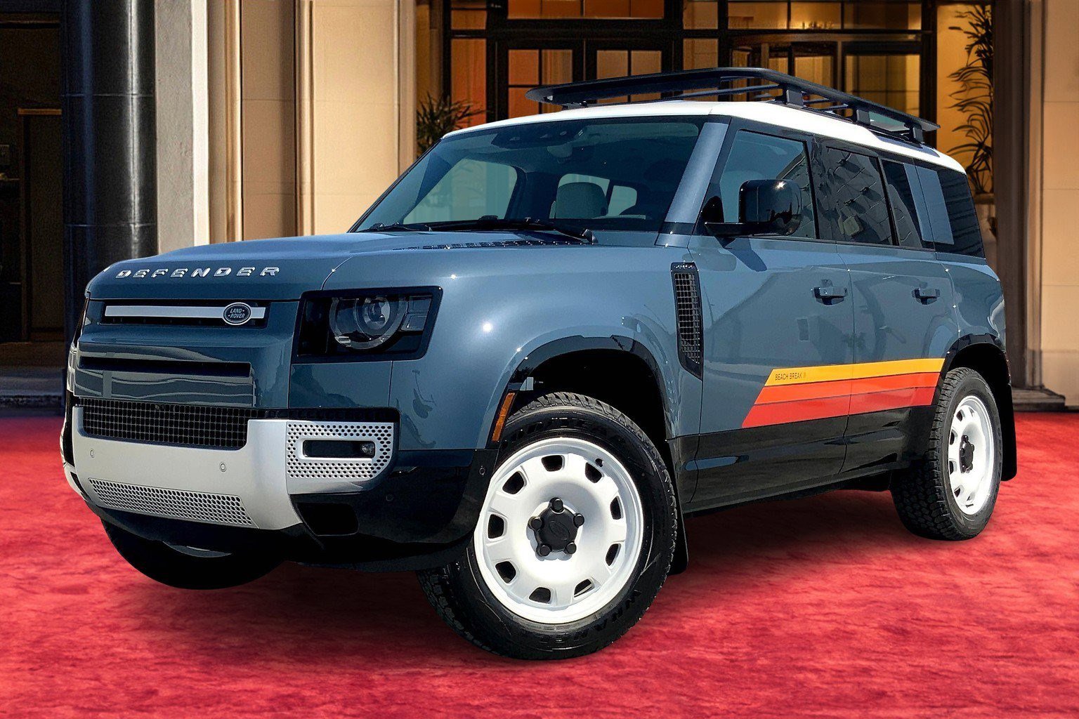 2025 Land Rover Defender S's photo