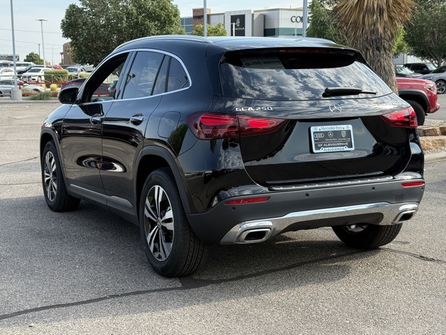 2025 Mercedes Benz GLA 250 4MATIC photo 4