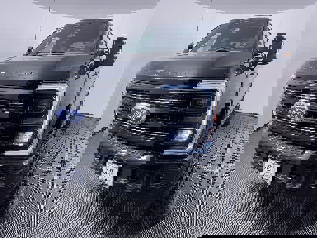 2025 Ford F-250 Platinum photo 3
