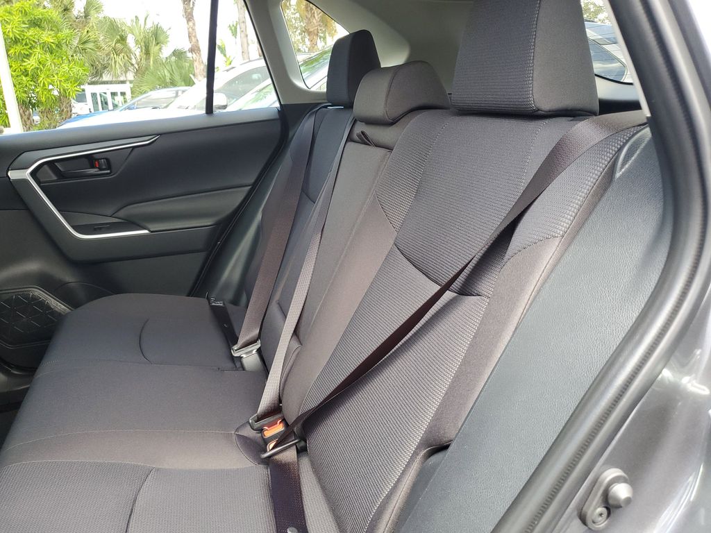2025 Toyota RAV4 Hybrid LE photo 16