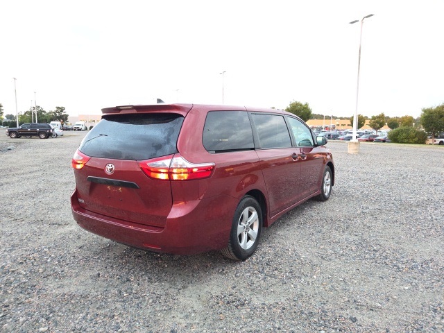 2020 Toyota Sienna L photo 5