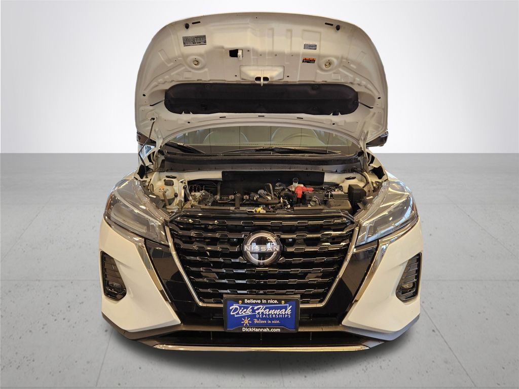 2023 Nissan Kicks SR photo 4