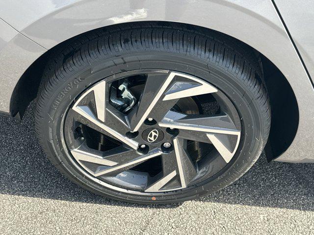 2025 Hyundai Elantra SEL Convenience photo 15