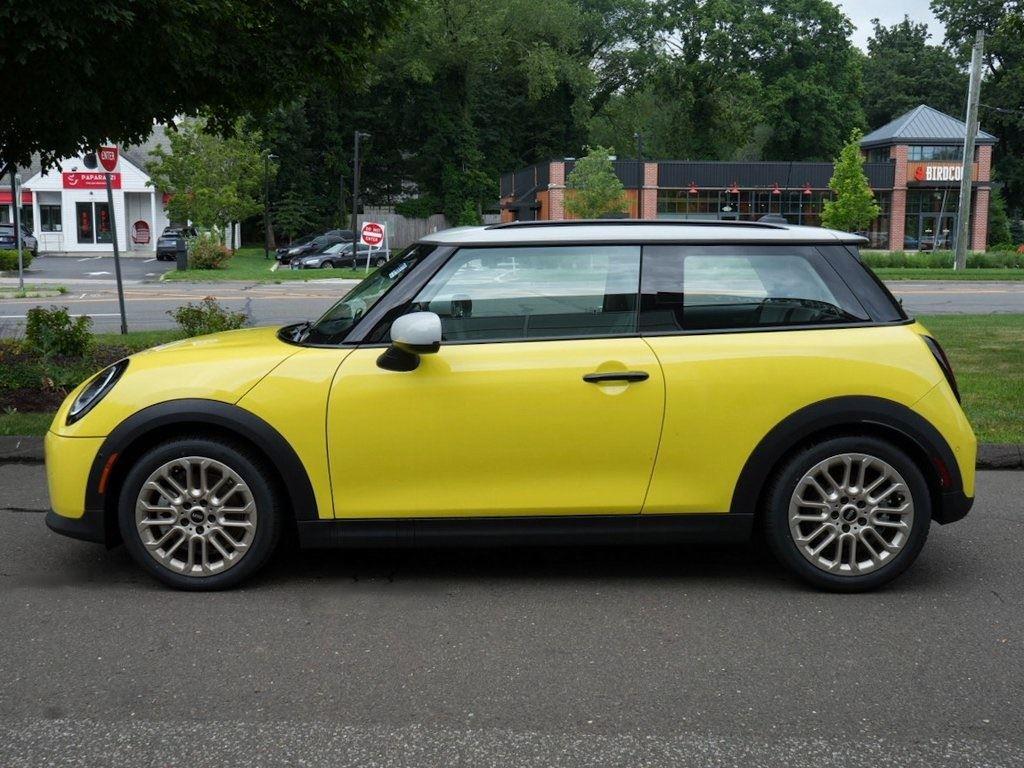 2025 Mini Cooper 2 Door Hardtop Signature photo 9