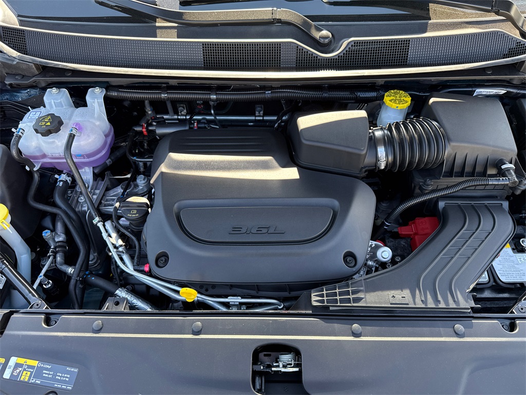 2025 Chrysler Pacifica photo 8