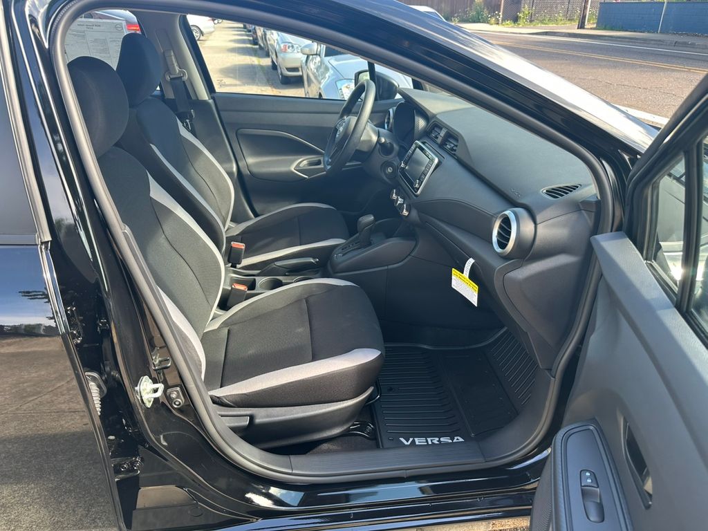 2025 Nissan Versa 1.6 S photo 20