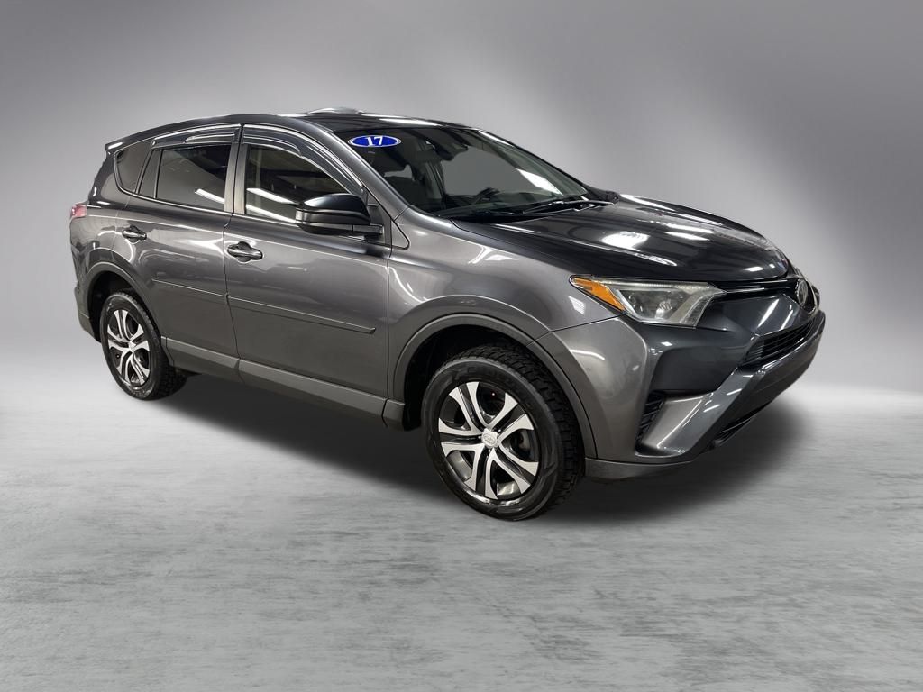 2017 Toyota RAV4 LE photo 4