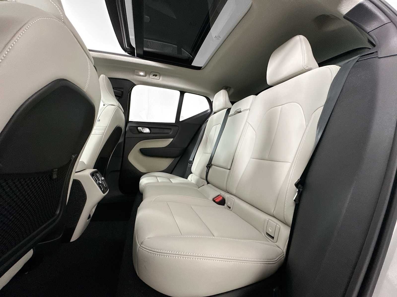 2025 Volvo XC40 AWD Plus photo 23
