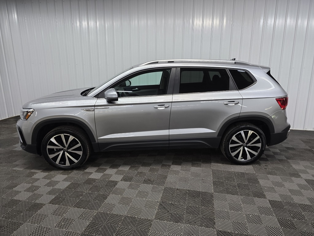2024 Volkswagen Taos SE photo 5