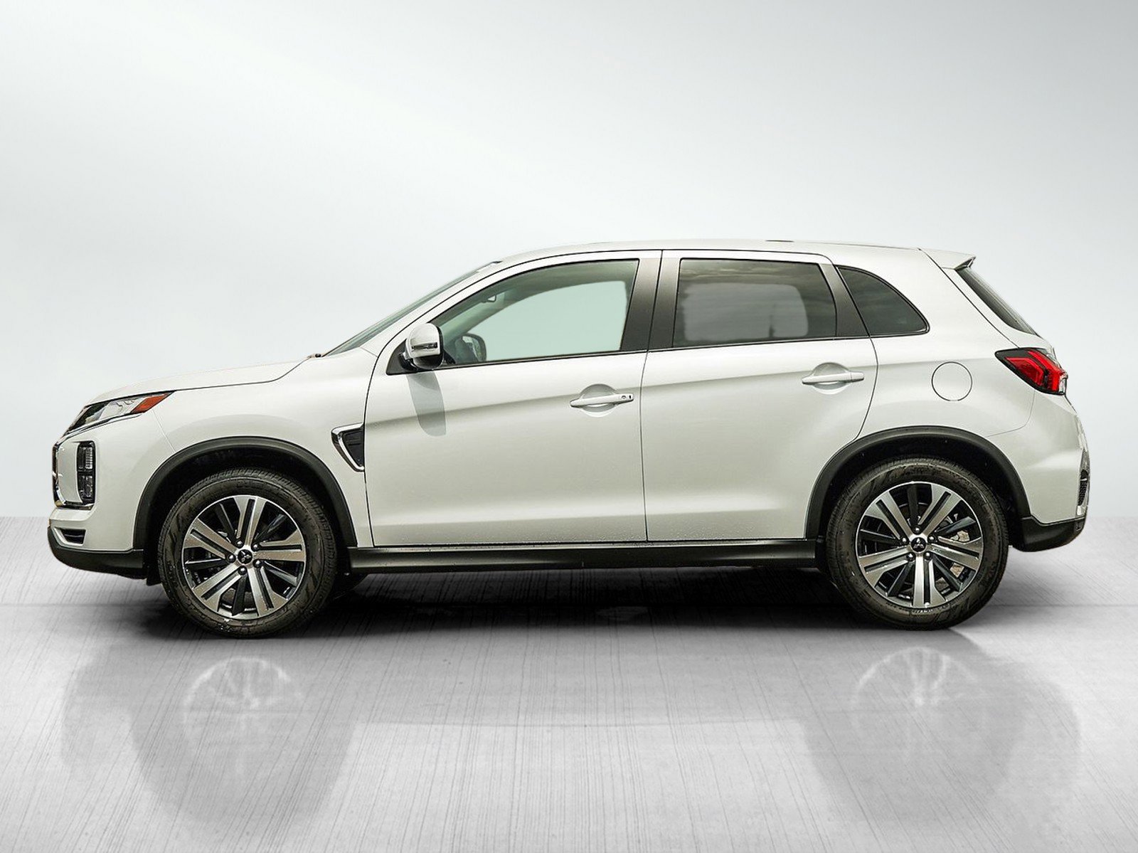 2025 Mitsubishi Outlander Sport SE photo 3