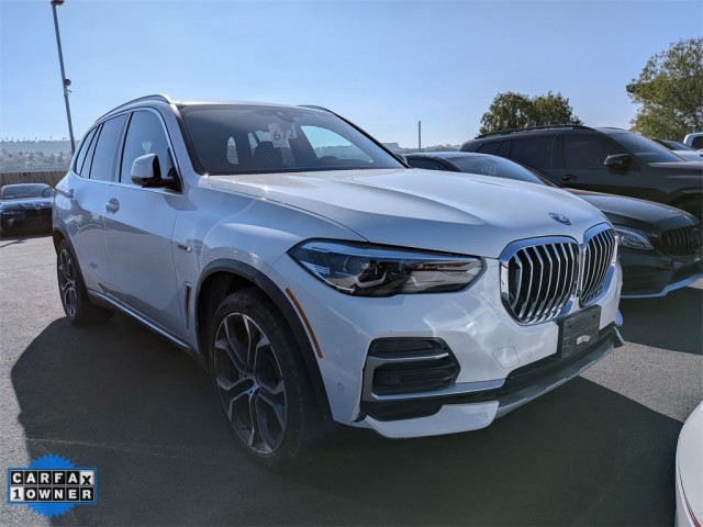2023 BMW X5 45e's photo