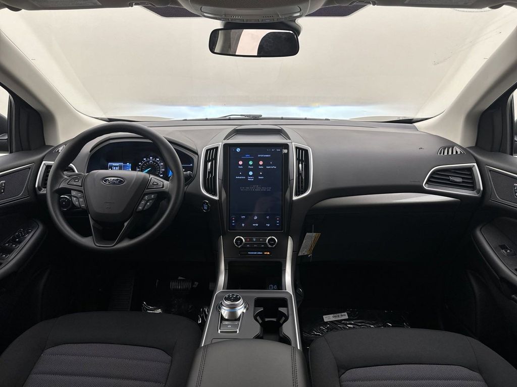 2024 Ford Edge SE photo 3
