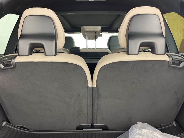 2025 Volvo XC90 Core photo 17