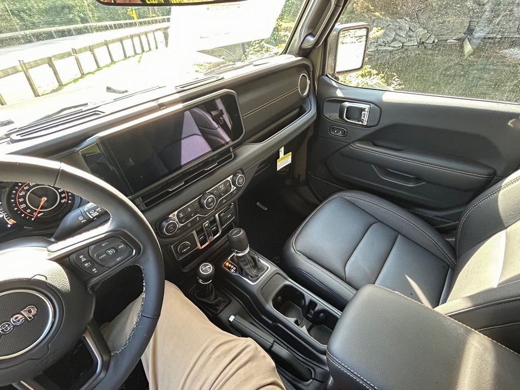 2025 Jeep Gladiator Sport photo 19