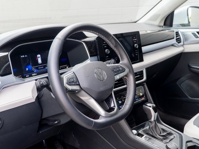 2025 Volkswagen Taos SE photo 4