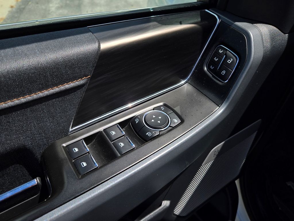 2024 Ford F-150 Lariat photo 10