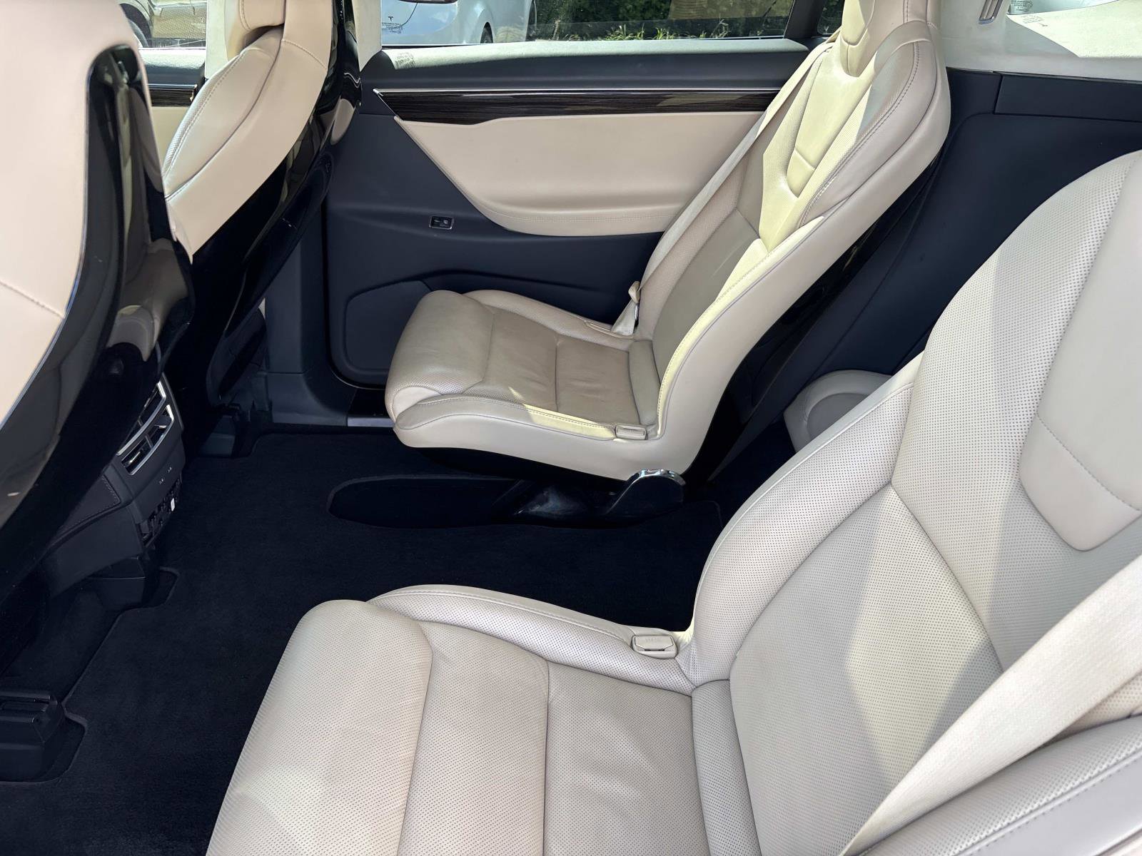2016 Tesla Model X 90D photo 17
