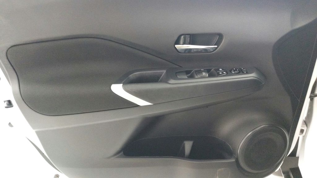 2024 Nissan Kicks SV photo 14