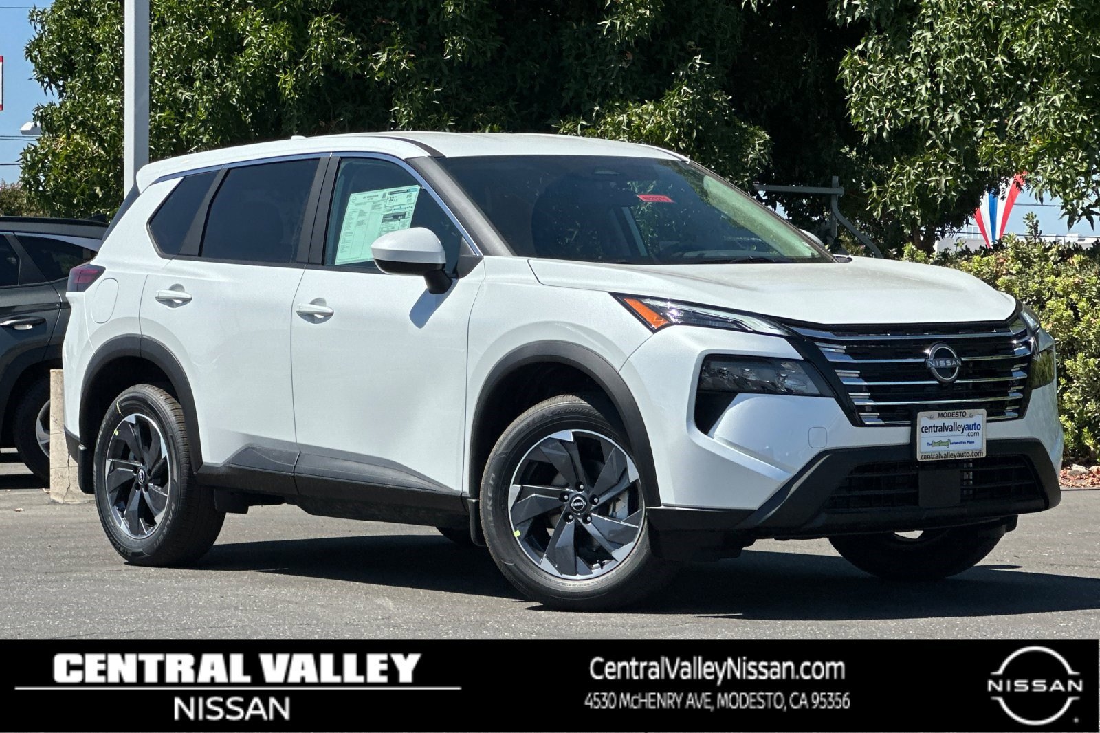 2026 Nissan Rogue SV's photo