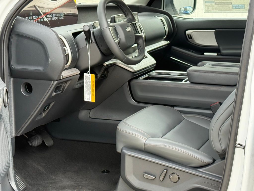2025 Ford Expedition MAX photo 6