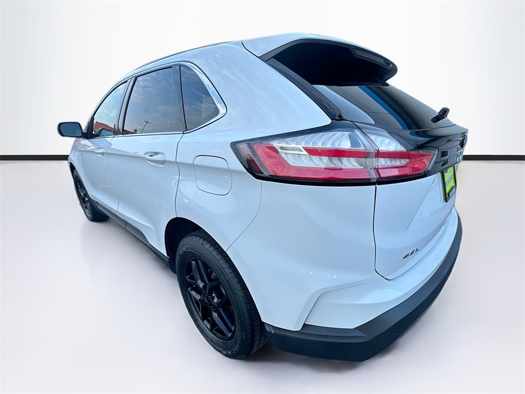 2022 Ford Edge SEL photo 5