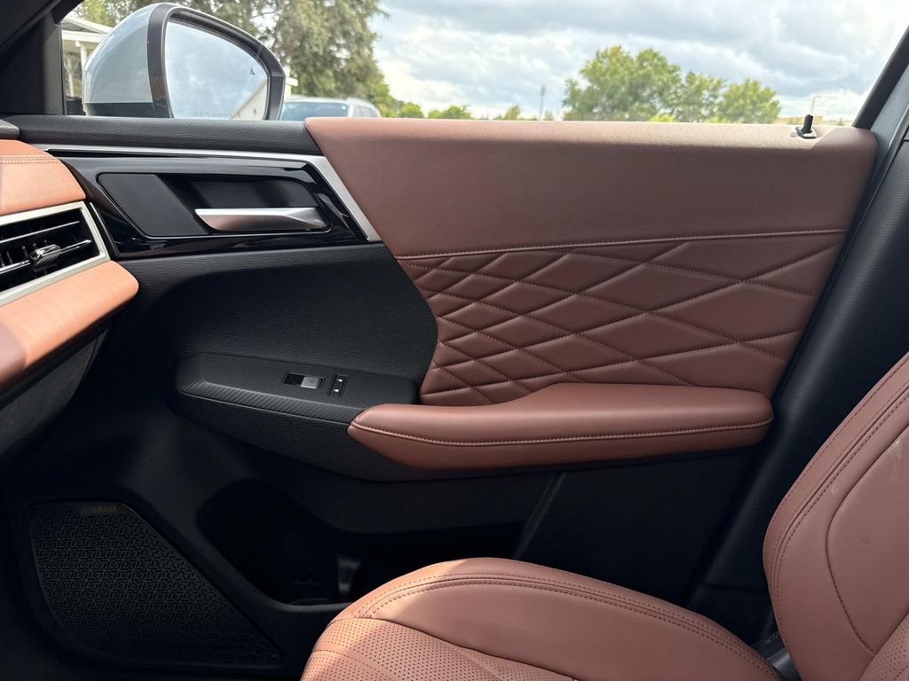 2025 Mitsubishi Outlander SEL photo 24