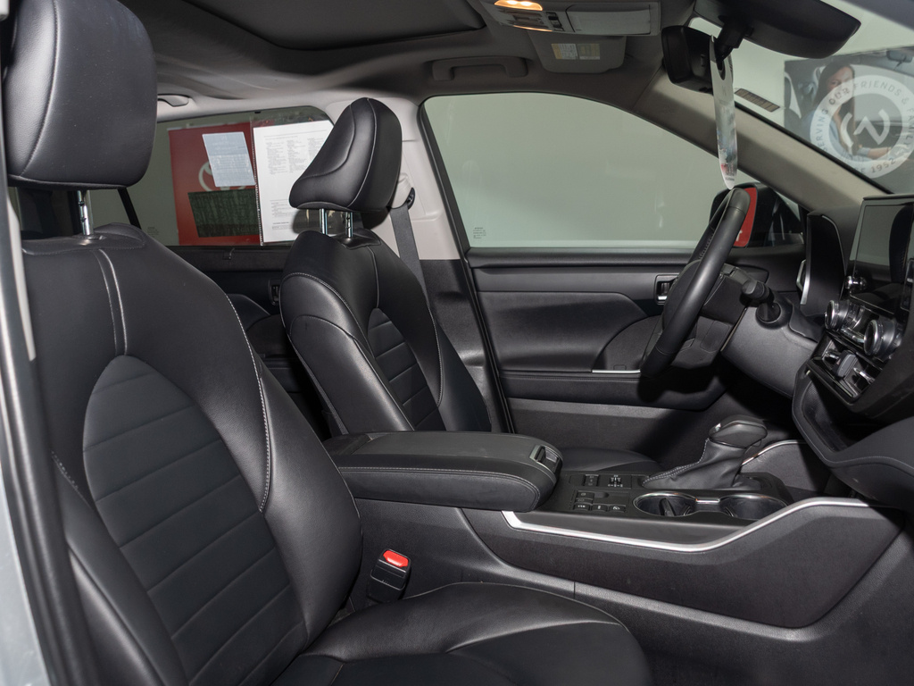 2024 Toyota Highlander XLE photo 22