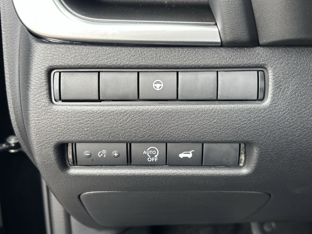 2025 Nissan Rogue SV photo 15