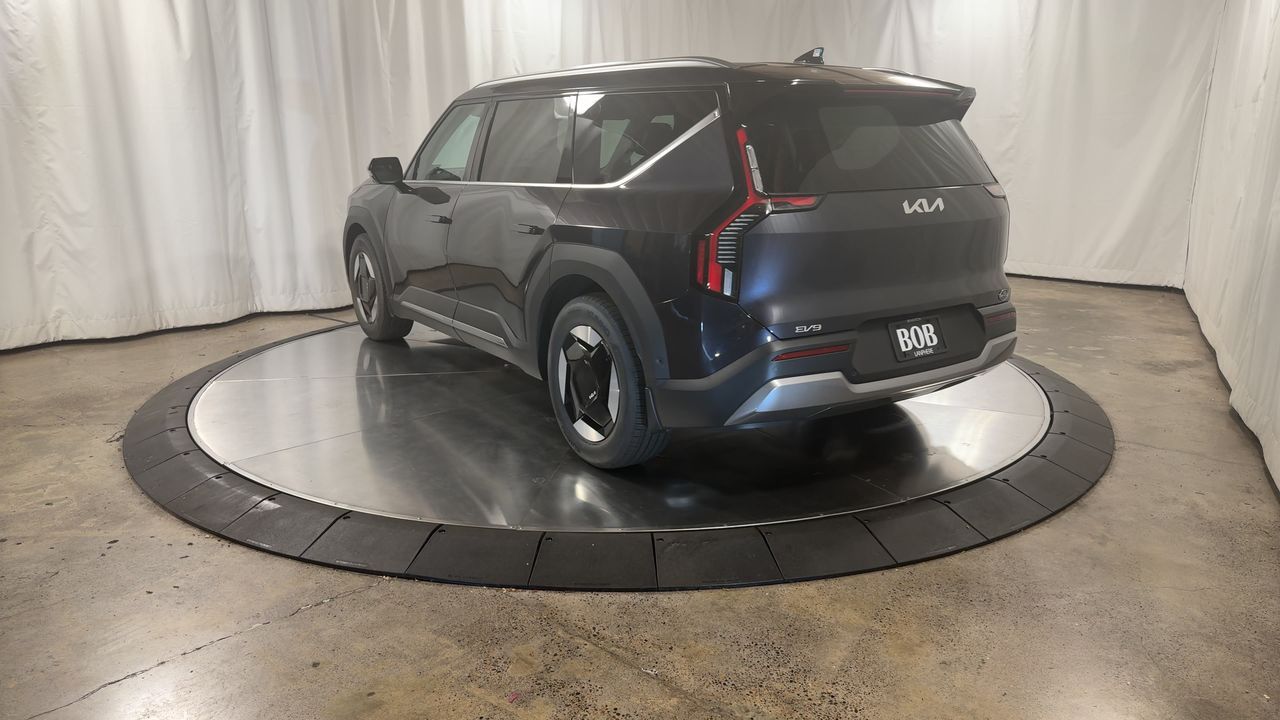 2026 Kia EV9 Wind photo 2