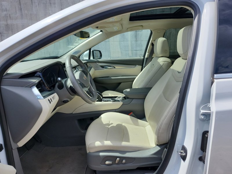 2023 Cadillac XT5 Premium Luxury photo 2