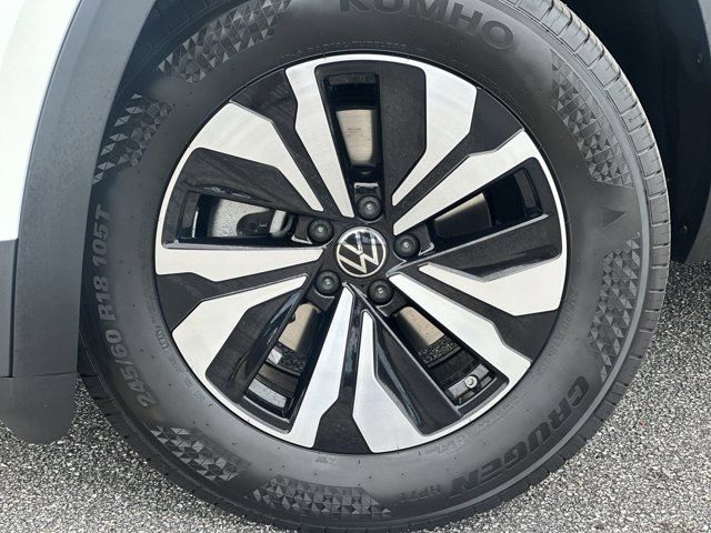 2026 Volkswagen Atlas Cross Sport SE photo 2