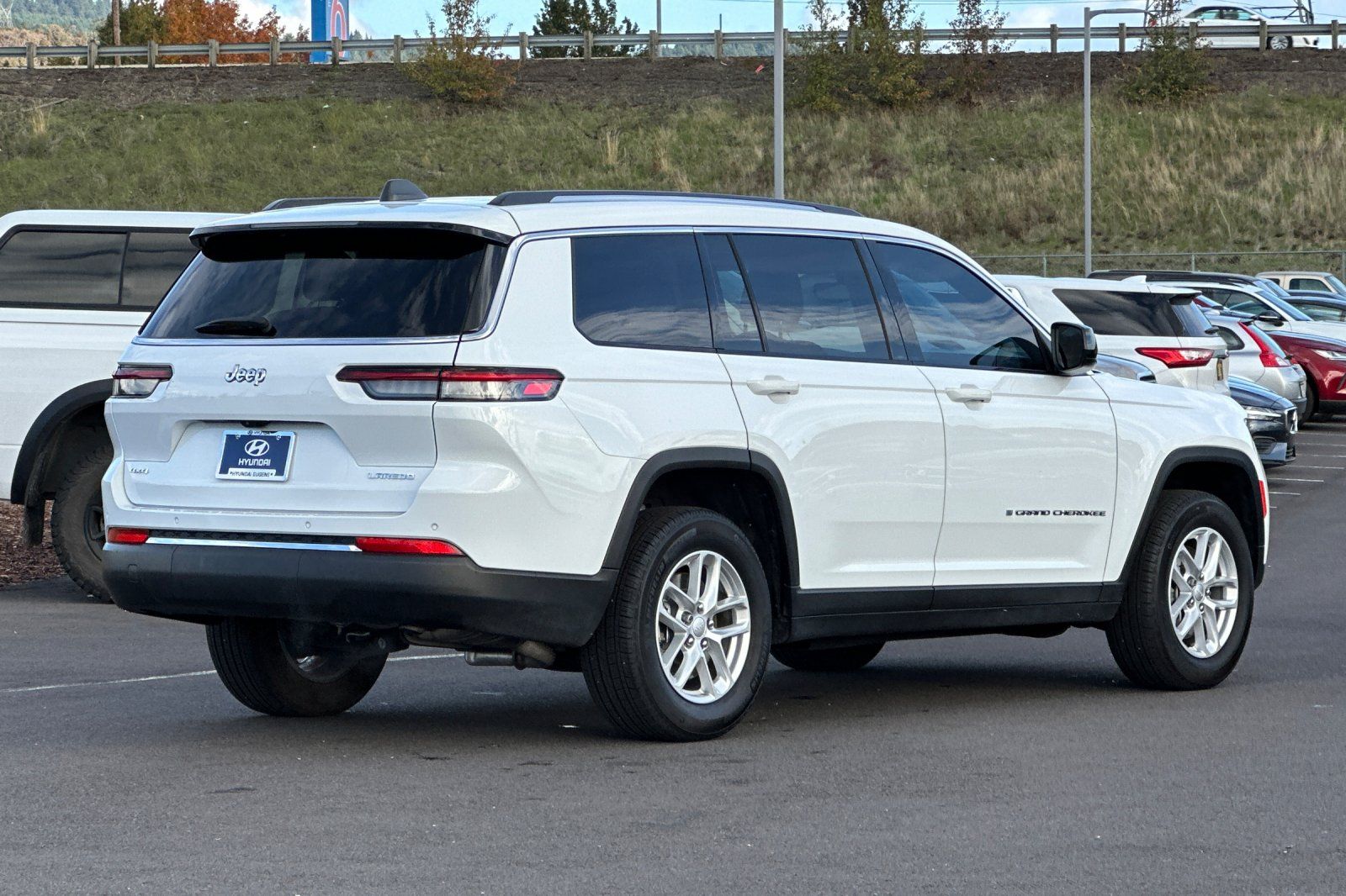 2023 Jeep Grand Cherokee Laredo photo 3
