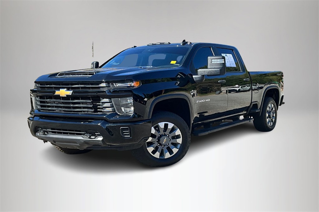 2024 Chevrolet Silverado 2500HD Custom photo 2