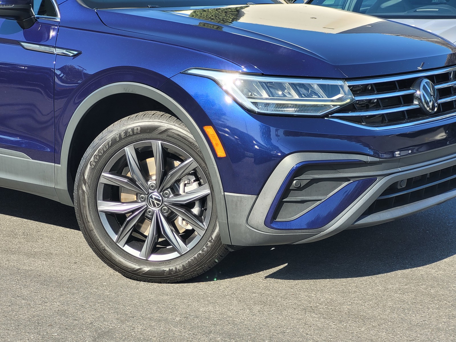 2022 Volkswagen Tiguan SE photo 3