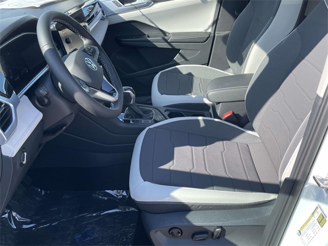 2025 Volkswagen Taos SE photo 11