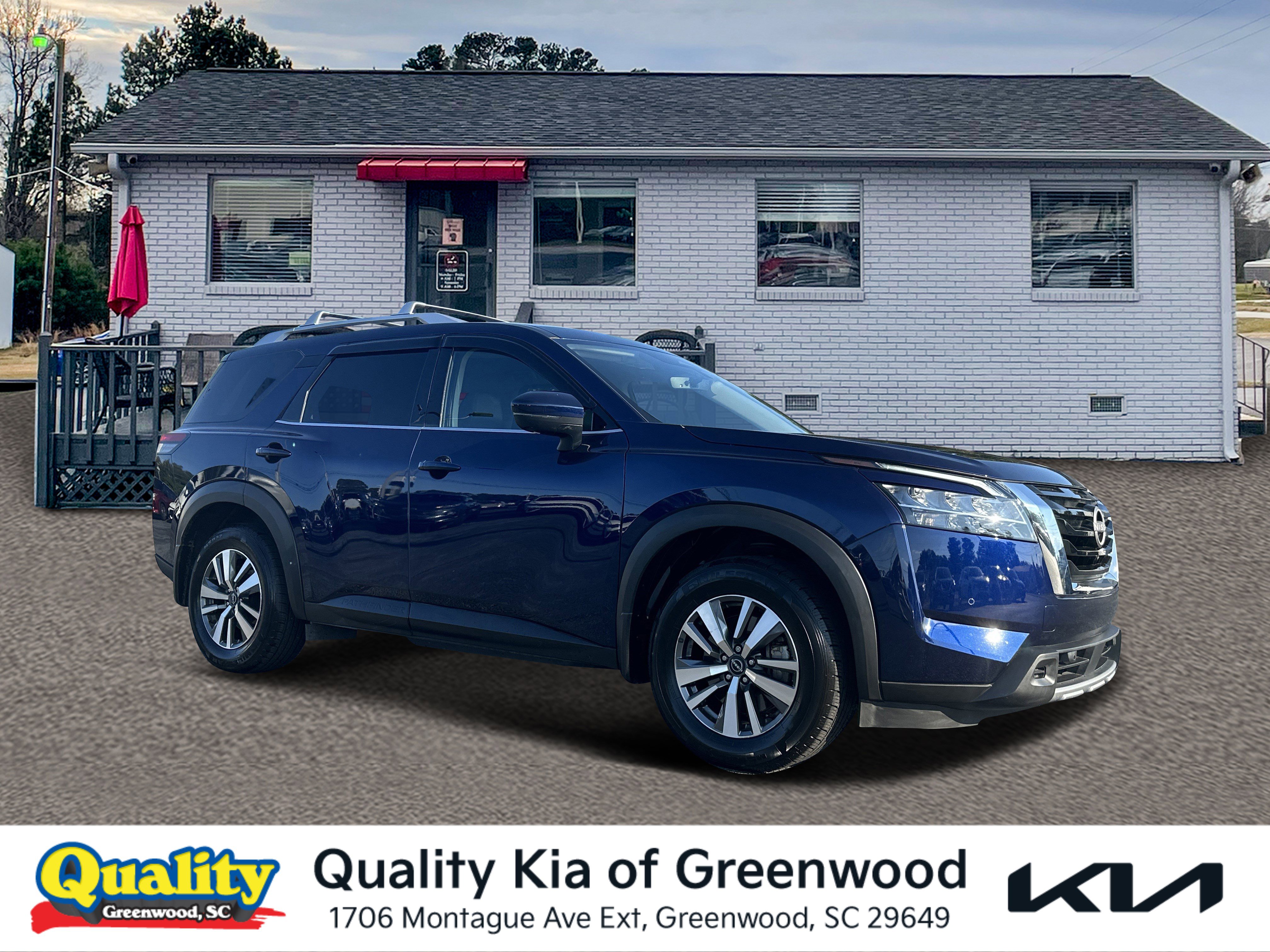 2024 Nissan Pathfinder SL's photo