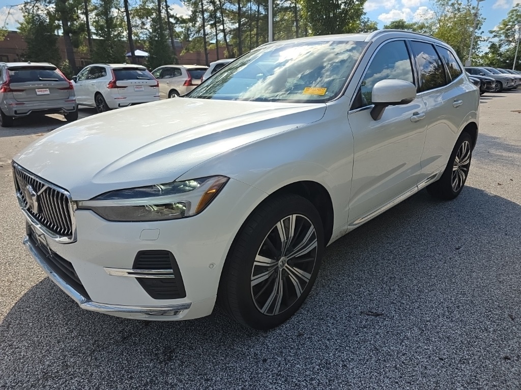2023 Volvo XC60 B5 Plus photo 2