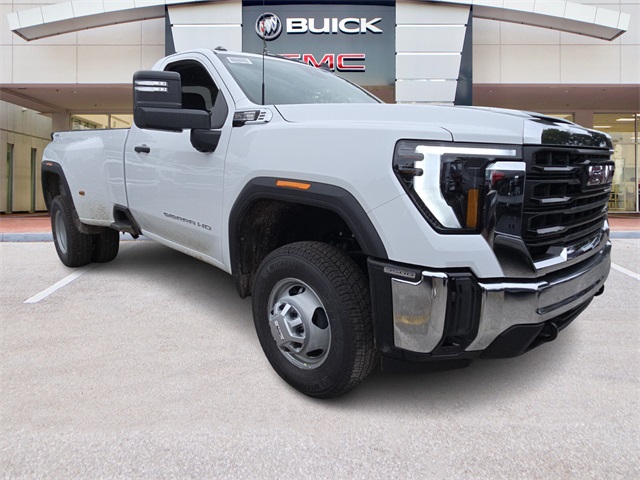 2025 GMC Sierra 3500HD Pro's photo