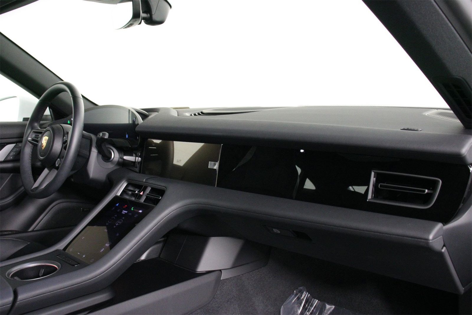 2025 Porsche Taycan photo 22