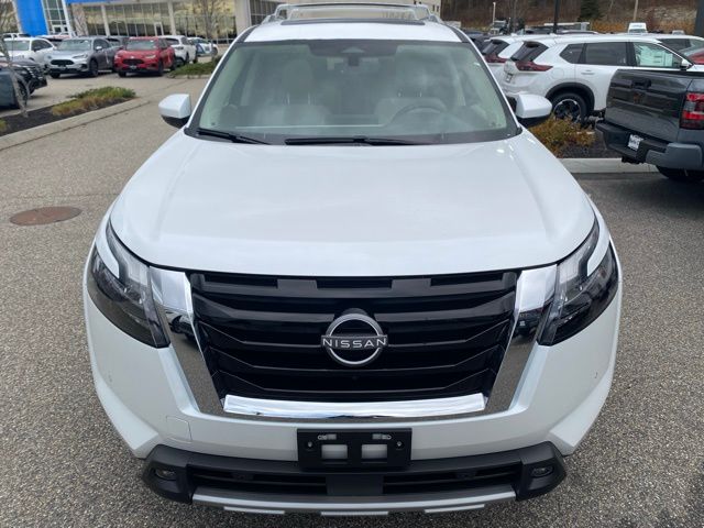 2025 Nissan Pathfinder SL photo 4